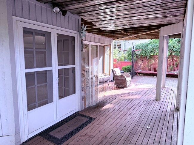 Building Photo - 4721 242nd Ave SE