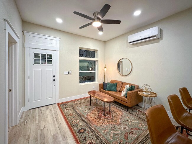 Foto del edificio - 235 W 3rd St