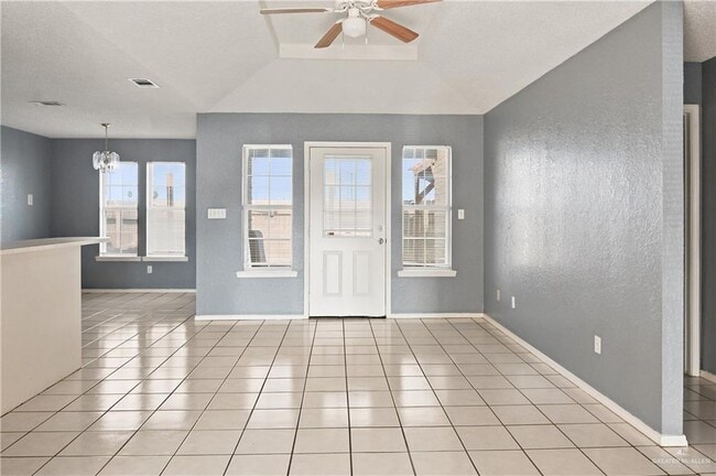 Building Photo - 10 Lemon Tree Ct
