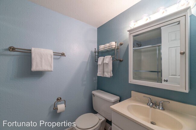 Building Photo - 1 br, 1 bath House - 396 Cove Blvd #16