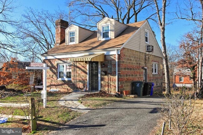 Building Photo - 2104 S Nelson St