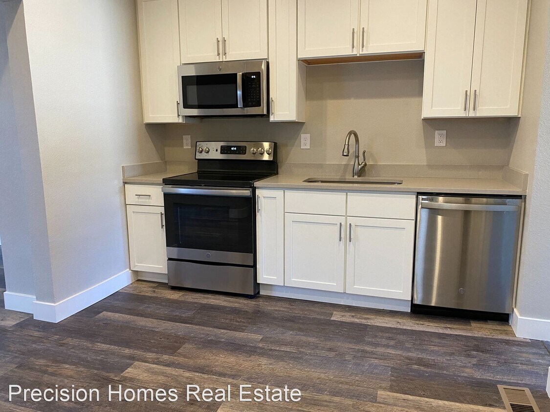 Primary Photo - 4 br, 2 bath House - 402 Broadway St
