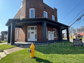 Building Photo - 3036 W Maryland St