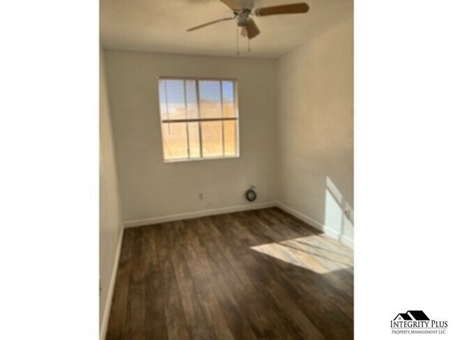 Foto del edificio - 4 bedroom, 2 bath