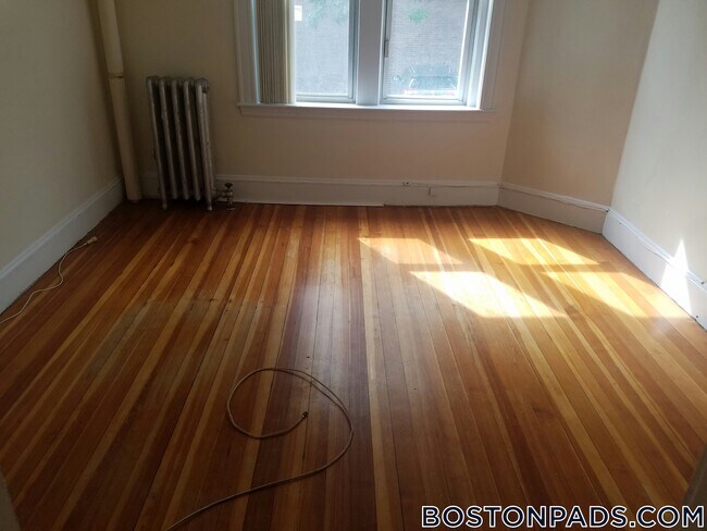 Building Photo - 15 Barrows St