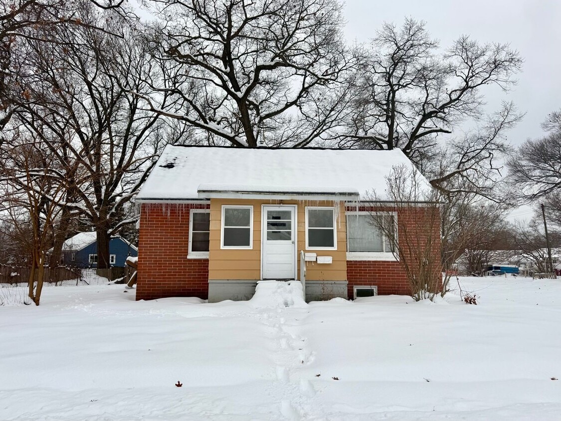 Foto principal - Three Bedroom Home in Muskegon