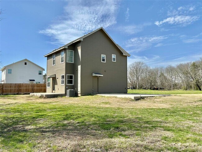Building Photo - 3805 US-290