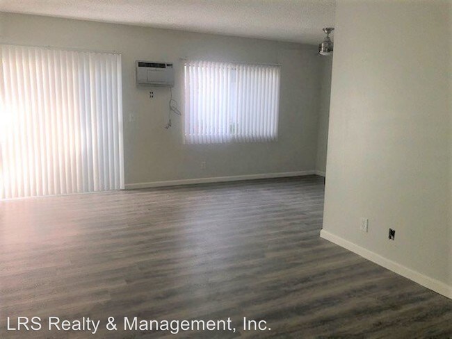 Building Photo - 13825 Vanowen St