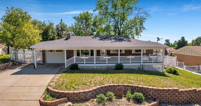 Building Photo - Beautiful Lakewood ranch-style home near Jackson Park
