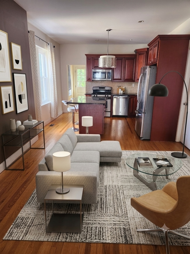 Living room / Kitchen - 4543 Manayunk Ave