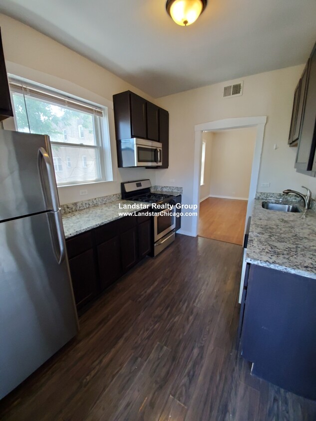 Foto principal - 4447 N Hamlin Ave