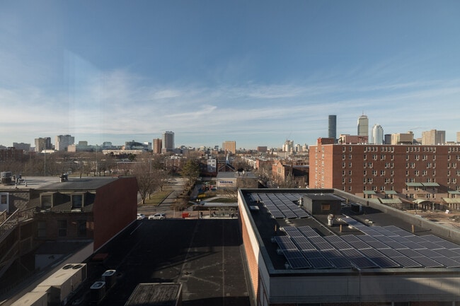 Building Photo - 11 E Lenox St