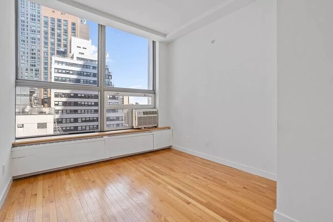 Building Photo - 102 Fulton St
