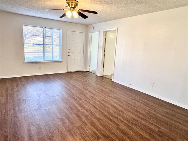 Foto del edificio - 141 NW Jayellen Ave