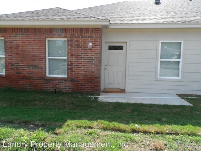 Foto del edificio - 1208 Country Club Rd