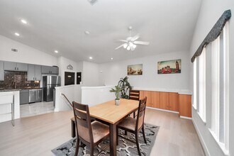 Building Photo - 9715 Riddlewood Ln