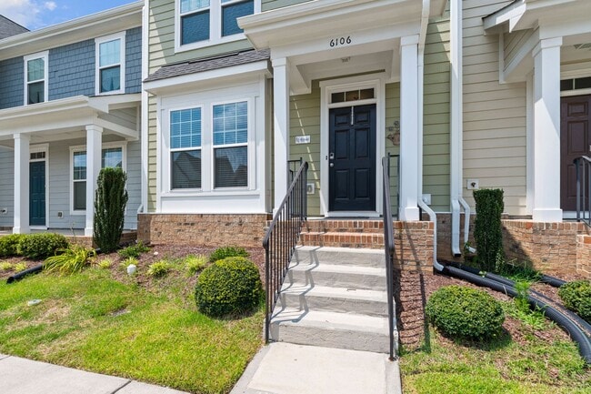 Building Photo - Stylish 4-Bedroom Townhome with Backyard O...