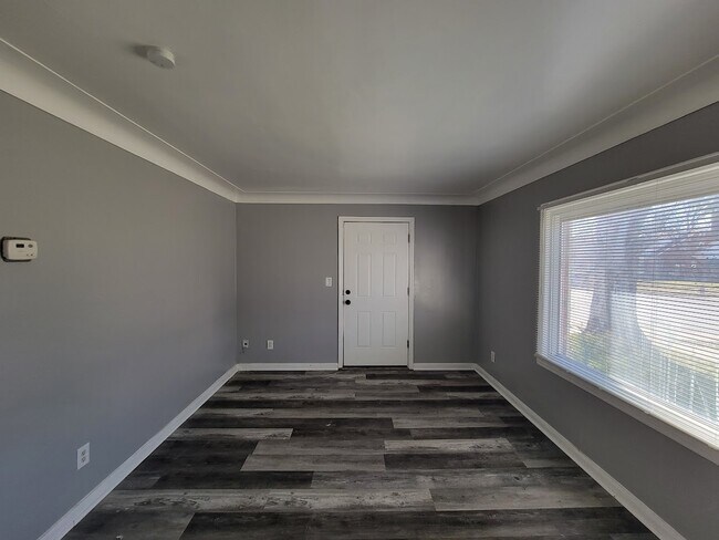 Building Photo - 18400 Meyers Rd