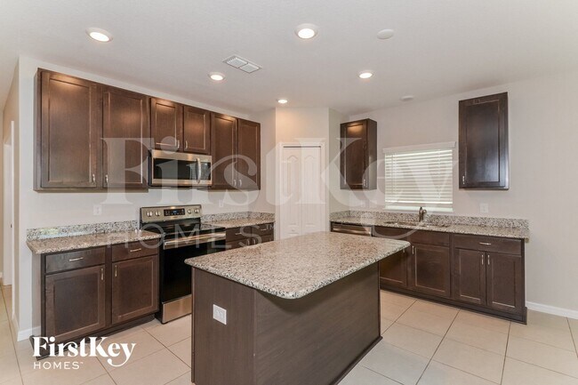 Foto del edificio - 4526 Birdsong Dr