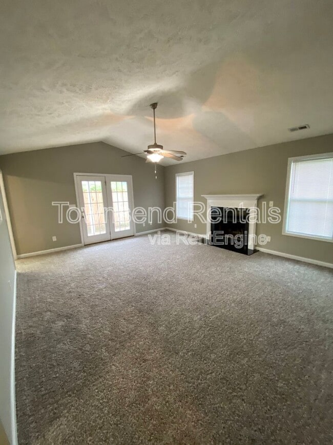 Building Photo - 3013 Rosemeade Dr