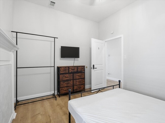 Foto del edificio - 2717 Sedgeway Ln