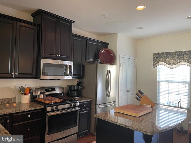 Building Photo - 312 Andale Green Dr