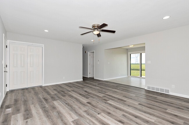 Building Photo - 8310 E Coral Rd