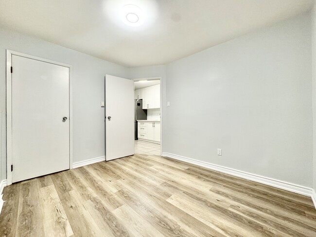 Building Photo - 15 Ormond St S