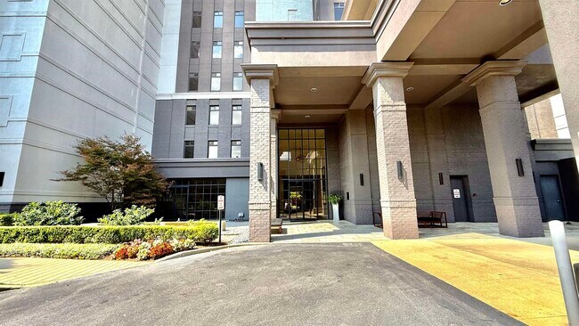 Foto del edificio - 717 Riverside Dr