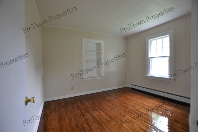 Building Photo - 211 Doris Ave