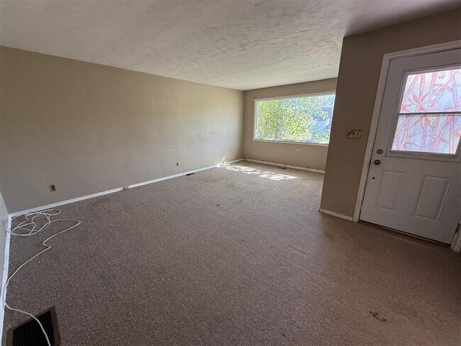 Building Photo - 58 Simcoe St