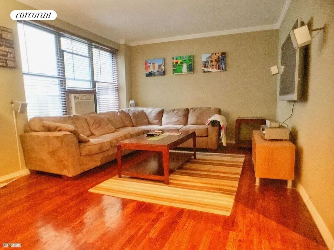 Foto principal - 208 E 70th St