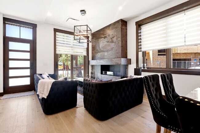 Building Photo - Luxury Lakefront Complex on Beach Club
