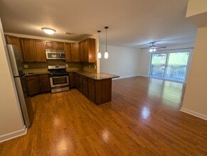 Building Photo - 16W465 Mockingbird Ln