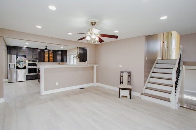 Building Photo - 720 Durham Ln