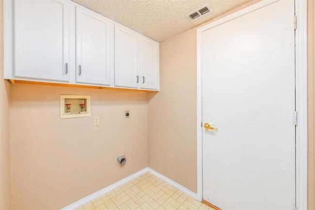 Photo - 529 Lindly St House