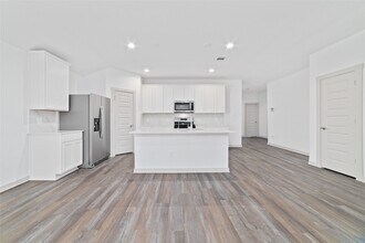 Building Photo - 7010 Fleetwood Crescent Wy