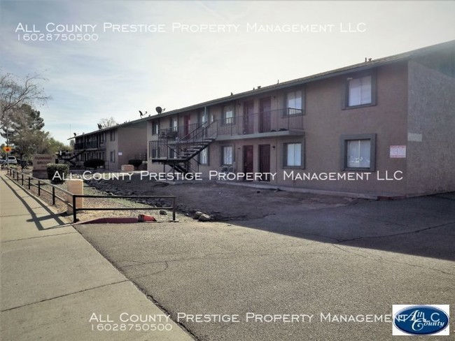 Building Photo - 2615 E Greenway Rd