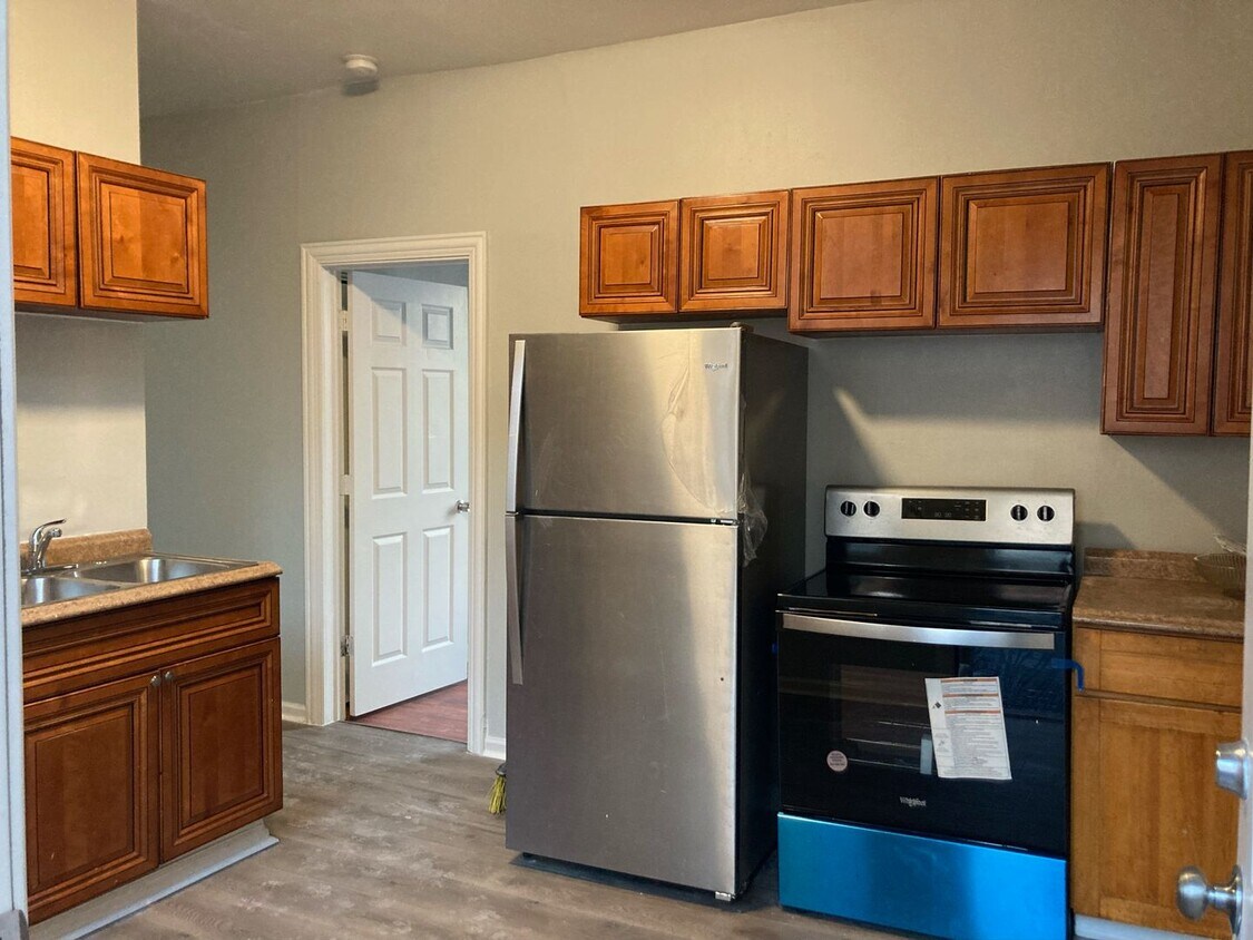 Primary Photo - 3 Bedroom Unit with a Great Management Com...