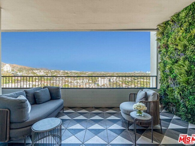Foto del edificio - 1100 Alta Loma Rd