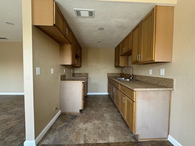 Building Photo - Two Bedroom One Bathroom Apartment in San Bernardino