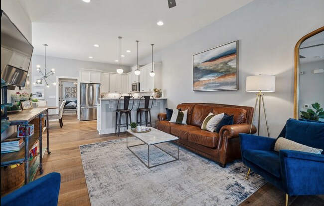 Foto del edificio - "Experience Nashville Charm: Spacious 3-Bed, 3.5-Bath Retreat on Byrum Avenue!" Fenced Back Yard!