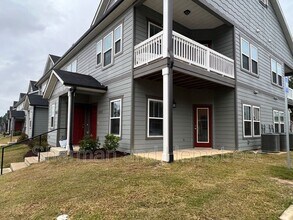 Building Photo - 5053 Mimosa Dr