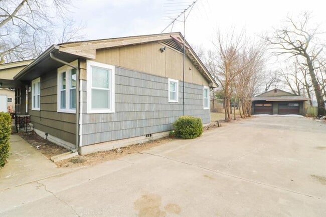 Building Photo - 2277 W 41st Ave