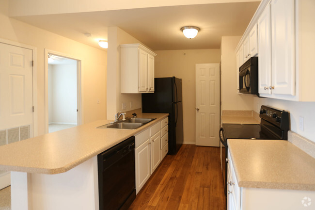 Kitchen - Watermill Park Apartments