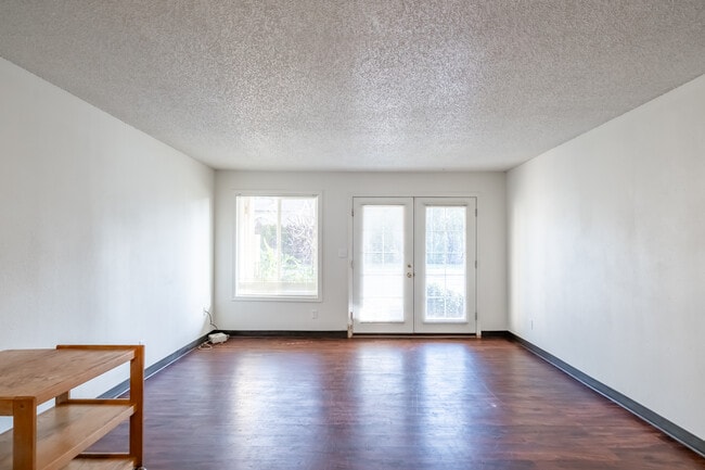 Building Photo - Oakvilla