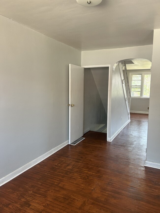 Building Photo - 8764 Glenloch St
