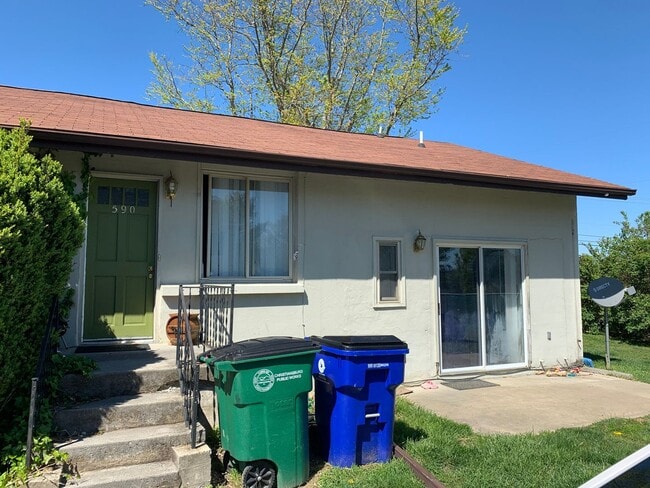 Building Photo - 1 Bedroom 1 Bath Duplex