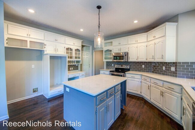 Building Photo - 4 br, 3.5 bath House - 5809 W. 155th street