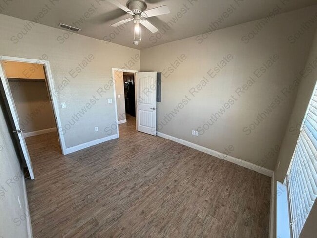 Building Photo - Spacious 1 bedroom 1 bath Apartment
